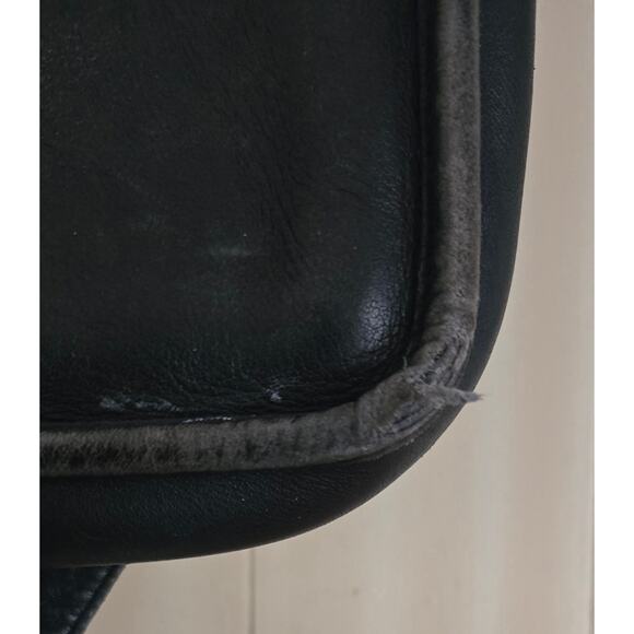 Coach Vintage Black Station Leather Ladies Purse - Picture 3 of 11